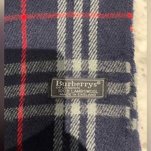 EUC Vintage Burberry’s House Check Lambswool Scarf